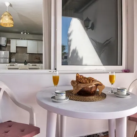 Vakantiehuis Zefiro A 500m From The Beach, Fast Wifi Puerto del Carmen (Lanzarote)